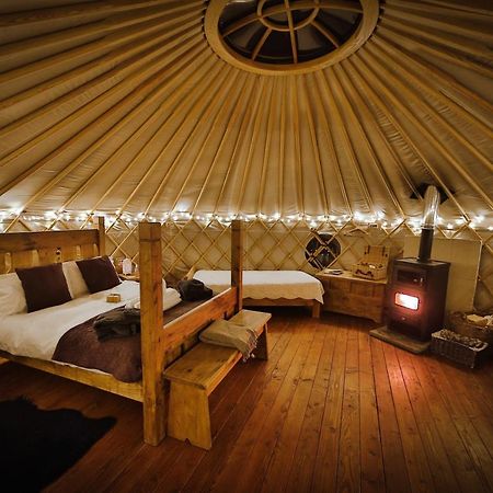 Secret Cloud House Holidays Luxury Yurts With Hot Tubs Cauldon Екстер'єр фото